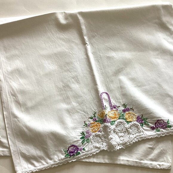 3 Vintage Large Embroidered Floral Cotton Pillowcases Bedding Bed Linens - Picture 4 of 10